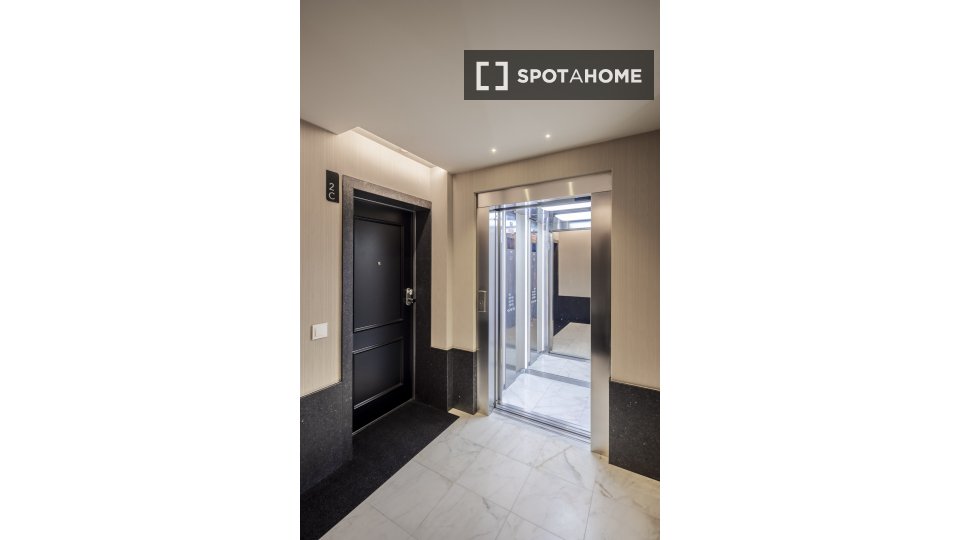 Apartment Lisbon, 2 beds, 59m² — photo 44