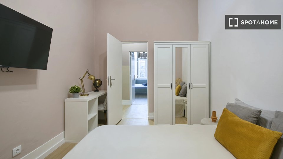 Double room Lisbon, 9 beds — photo 11