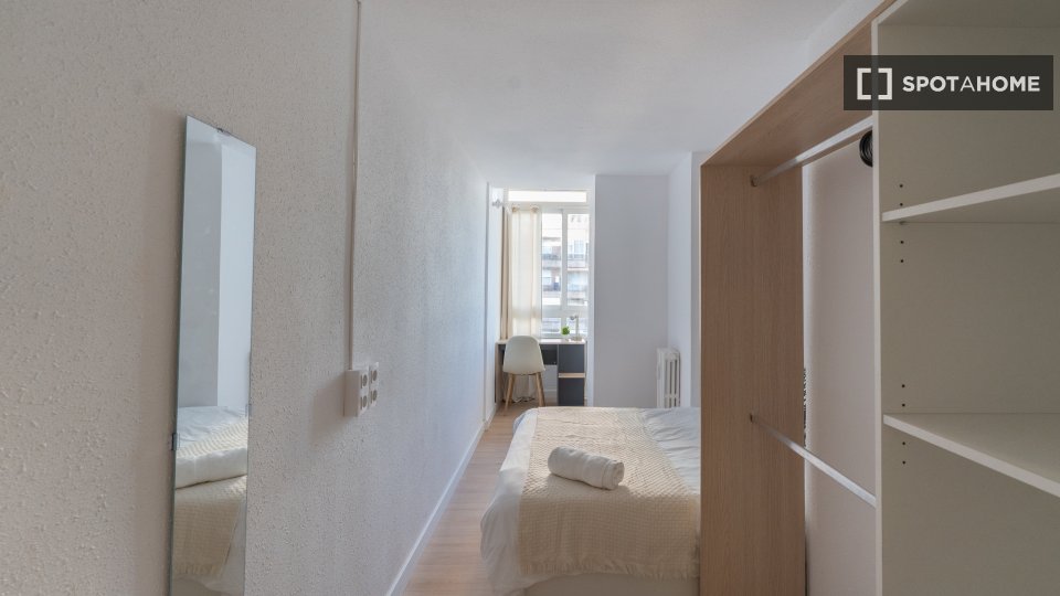 Double room Madrid, 6 beds — photo 26