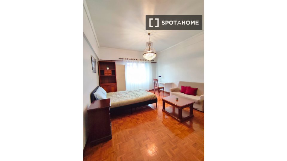 Double room Lisbon, 2 beds, 50m² — photo 1