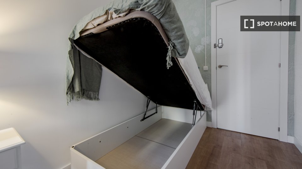 Double room Madrid, 8 beds, 150m² — photo 7