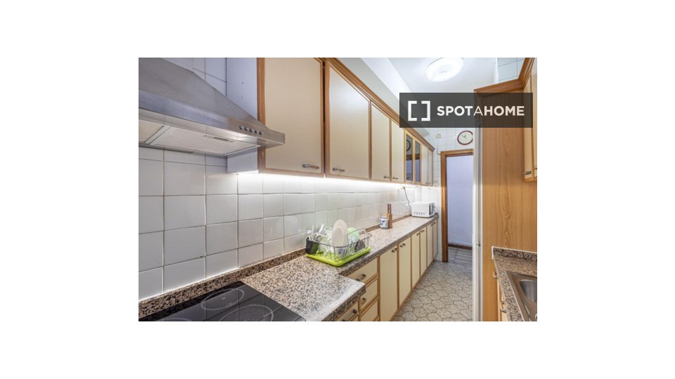 Double room Granada, 4 beds, 112m² — photo 13