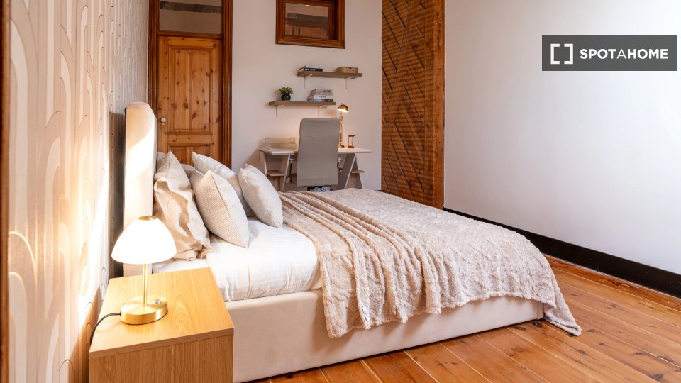 Double room Lisbon, 9 beds — photo 11