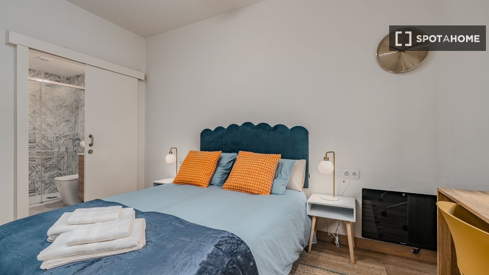 Double room Barcelona, 6 beds, 120m² — photo 90
