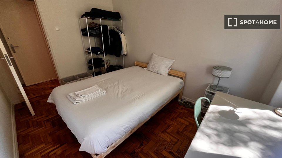 Double room Lisbon, 4 beds — photo 6