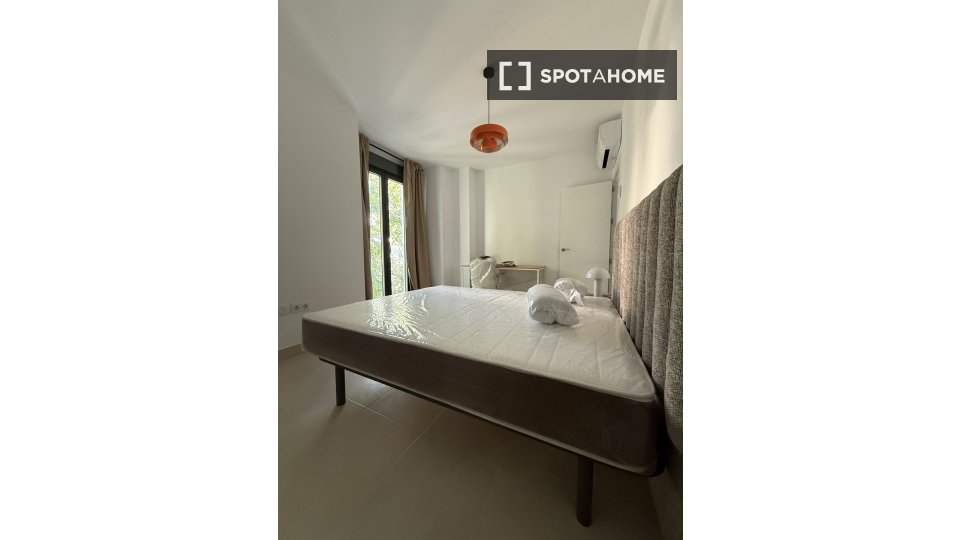 Double room Seville, 2 beds, 98m² — photo 4