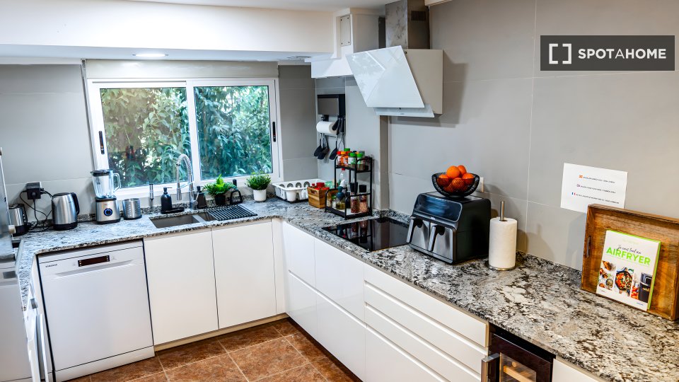 Double room Valencia, 4 beds, 90m² — photo 1