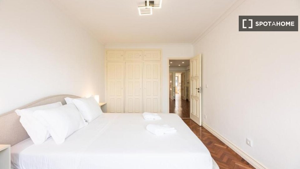 Apartment Lisbon, 2 beds, 90m² — photo 8