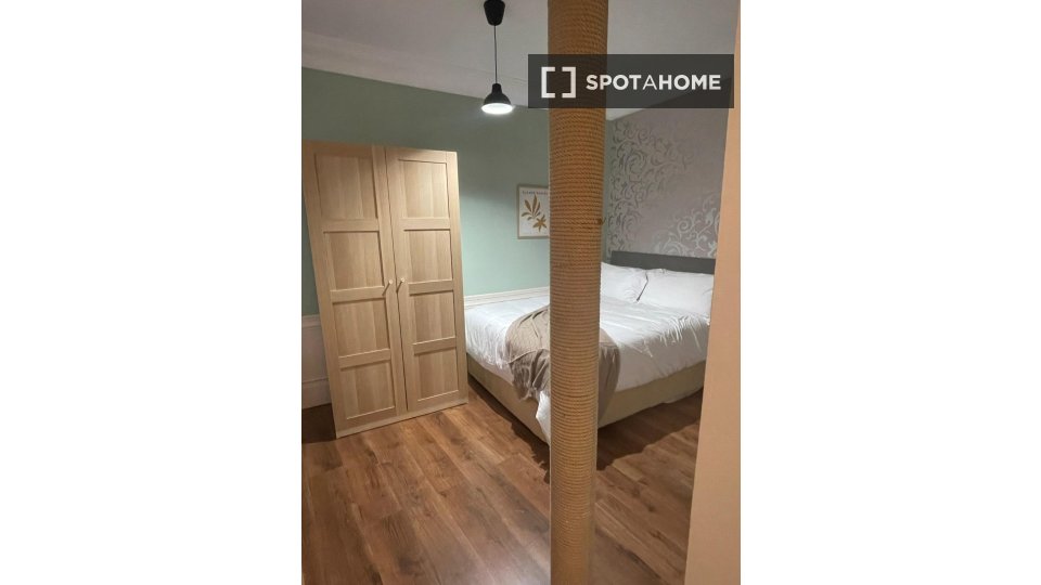 Double room Madrid, 10 beds, 173m² — photo 13