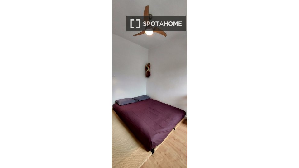 Double room Barcelona, 3 beds, 60m² — photo 4