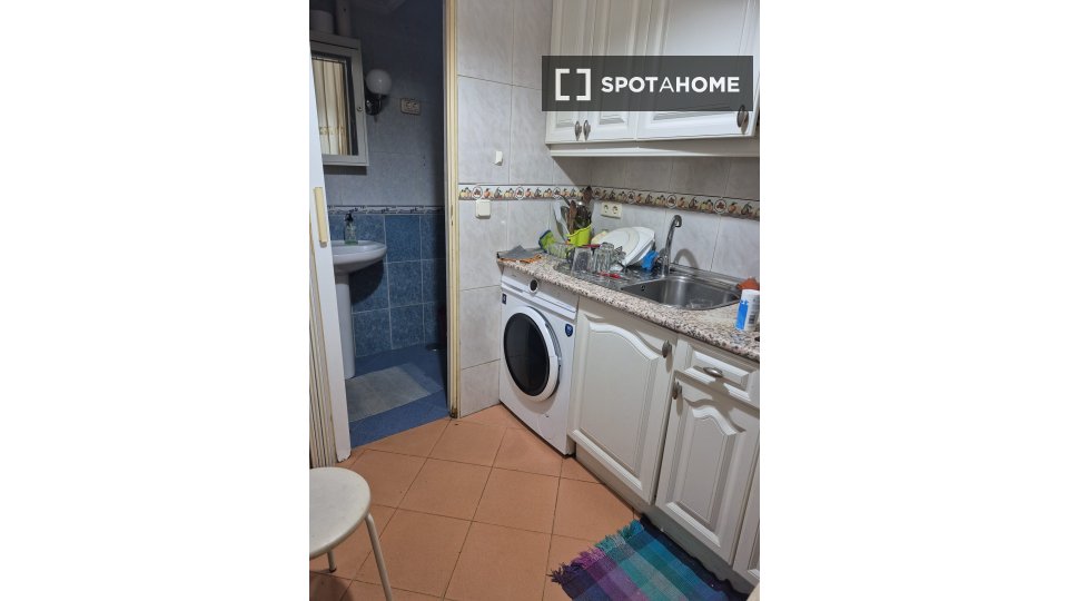 Double room Madrid, 3 beds, 65m² — photo 6