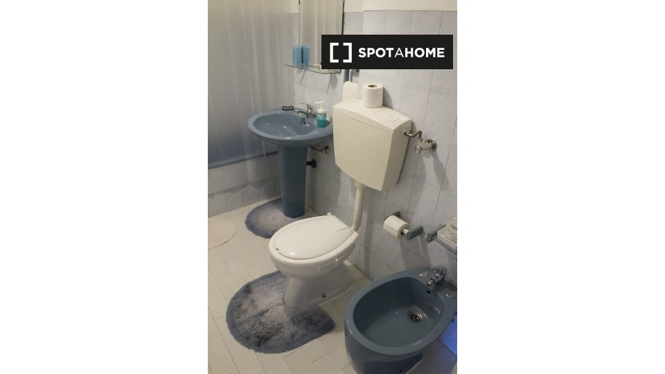 Double room Lisbon, 3 beds, 70m² — photo 8