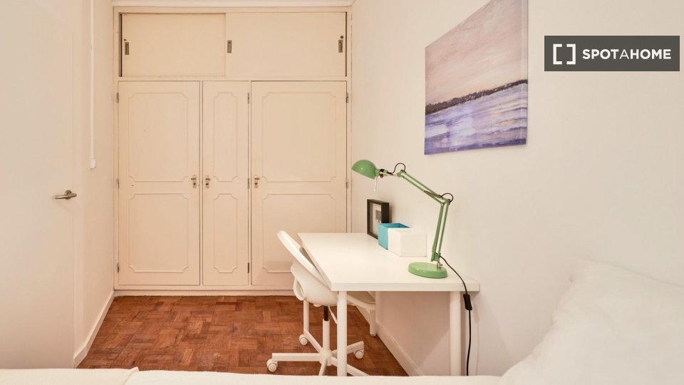 Double room Lisbon, 10 beds — photo 36