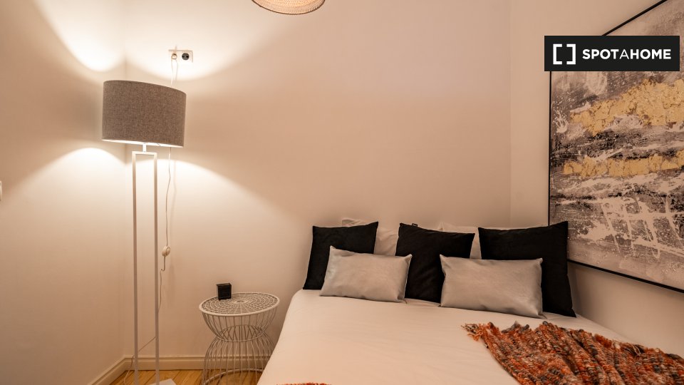 Apartment Lisbon, 2 beds, 75m² — photo 18