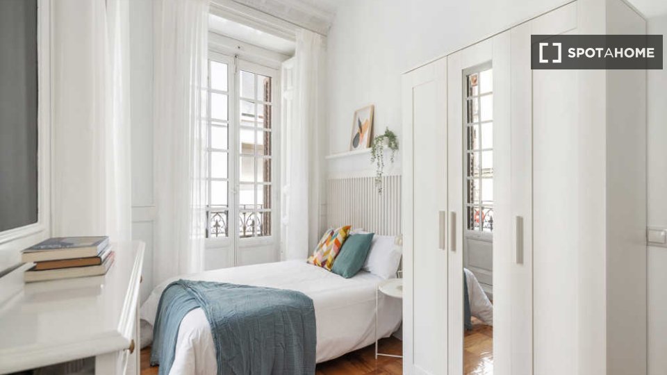 Double room Madrid, 7 beds — photo 29