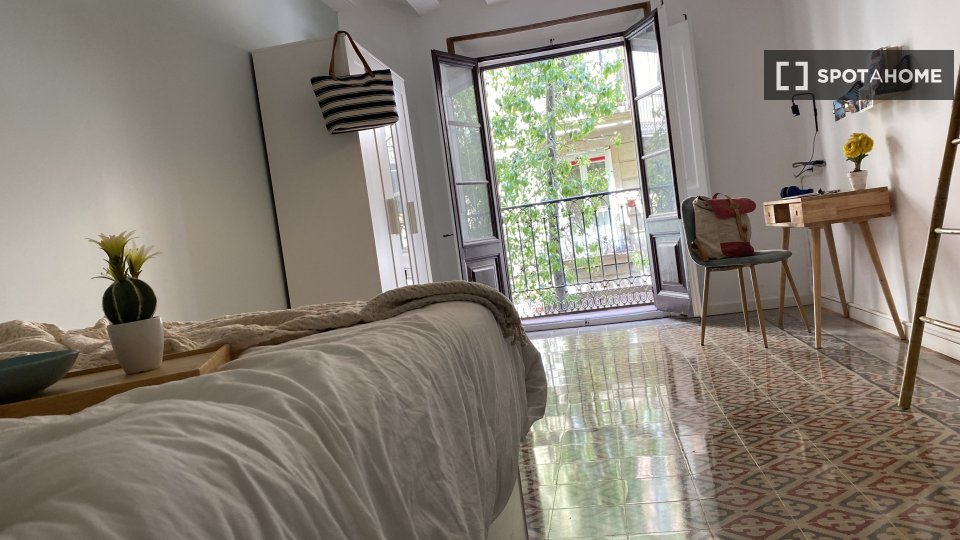 Double room Barcelona, 5 beds, 140m² — photo 8