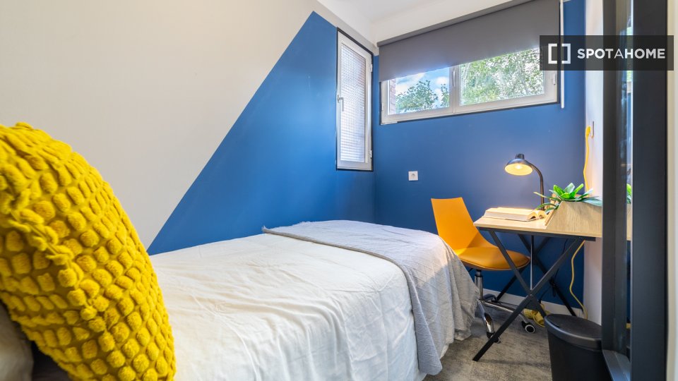 Double room Madrid, 6 beds, 67m² — photo 2