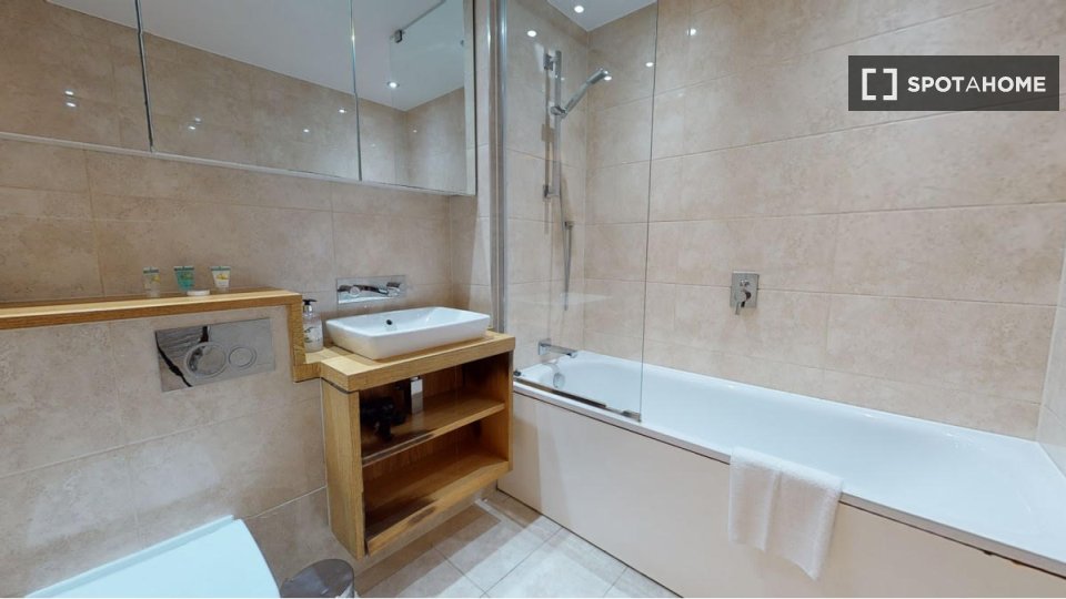Apartment London, 2 beds — photo 8