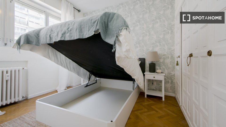 Double room Madrid, 9 beds — photo 15