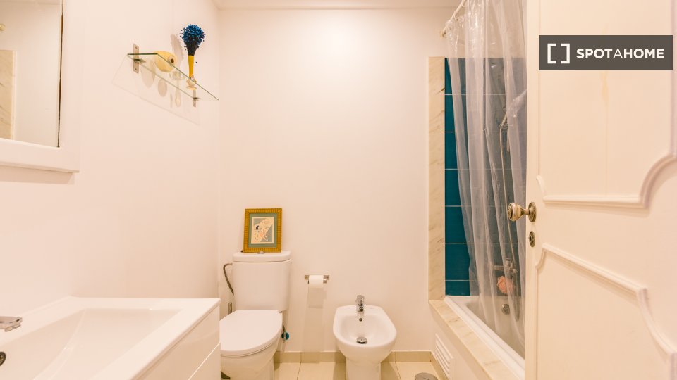 Apartment Lisbon, 2 beds, 80m² — photo 10