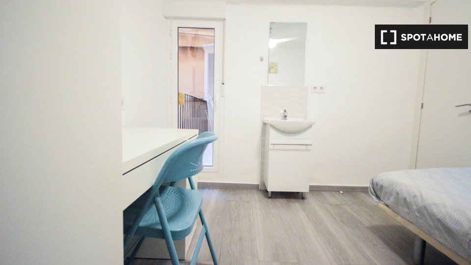 Double room Valencia, 4 beds, 100m² — photo 5