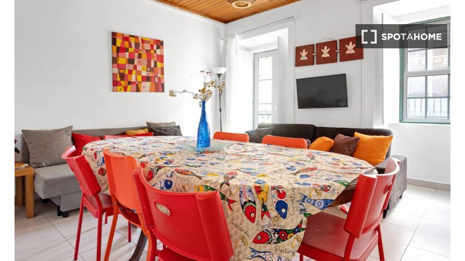 Apartment Lisbon, 4 beds, 95m² — photo 17
