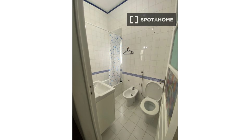 Double room Lisbon, 4 beds — photo 6