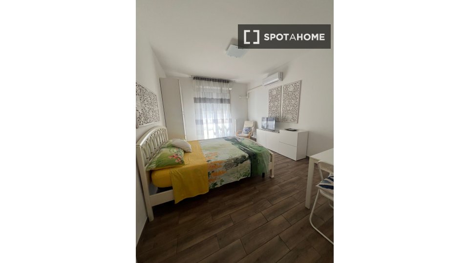 Double room Milan, 3 beds, 90m² — photo 20