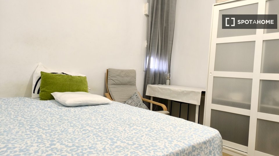 Double room Madrid, 3 beds, 70m² — photo 37