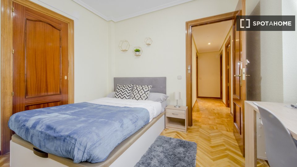 Double room Madrid, 6 beds, 150m² — photo 13
