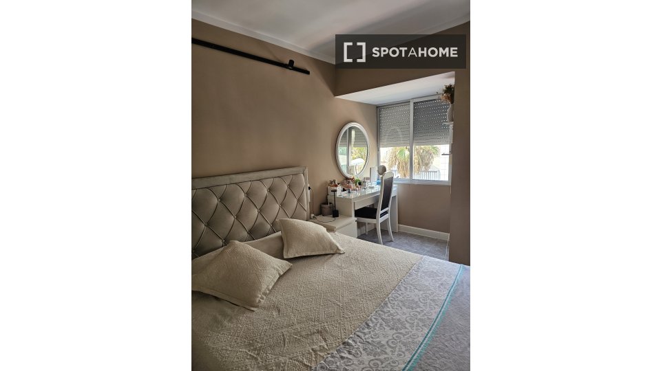 Double room Alicante, 2 beds, 90m² — photo 11