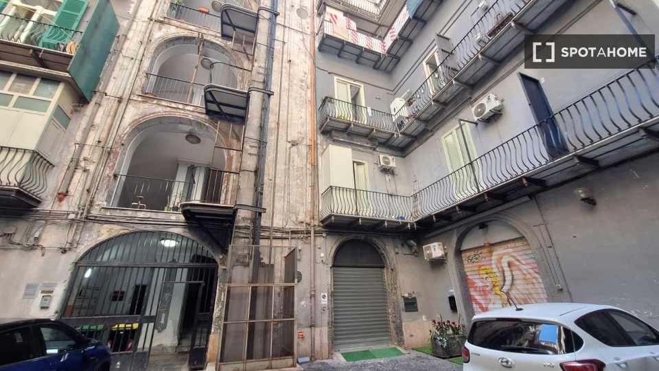 Double room Naples, 5 beds — photo 9