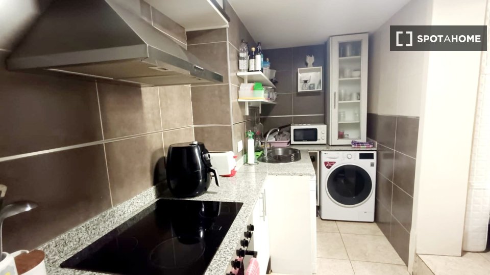 Double room Barcelona, 3 beds, 68m² — photo 8