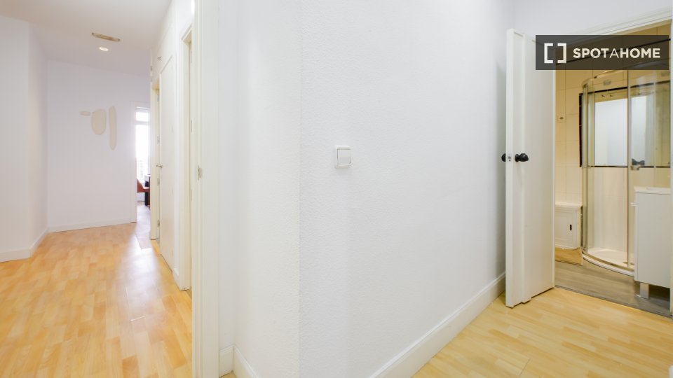 Double room Madrid, 8 beds — photo 6