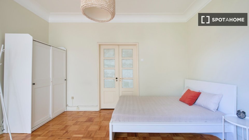 Double room Lisbon, 6 beds — photo 18