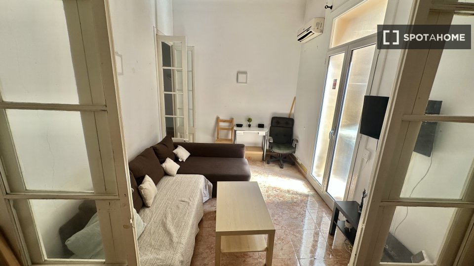 Apartment Barcelona, 3 beds, 60m² — photo 8