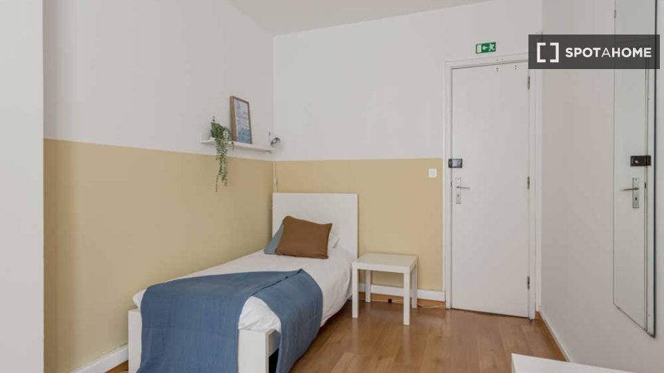 Double room Lisbon, 13 beds — photo 52