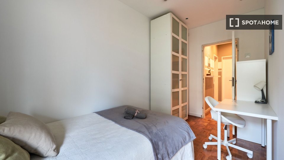 Double room Lisbon, 10 beds — photo 32