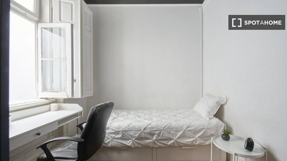 Double room Lisbon, 6 beds — photo 11