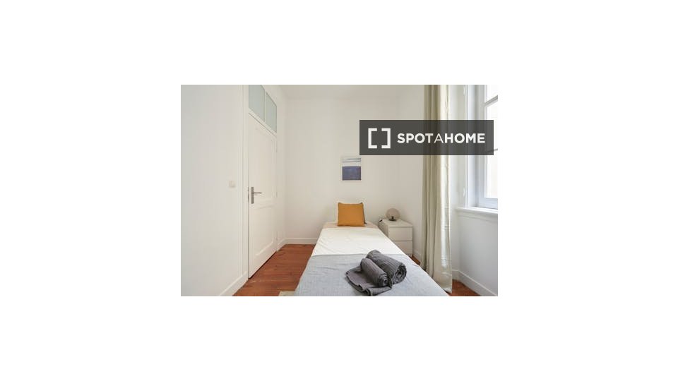 Double room Lisbon, 6 beds — photo 13