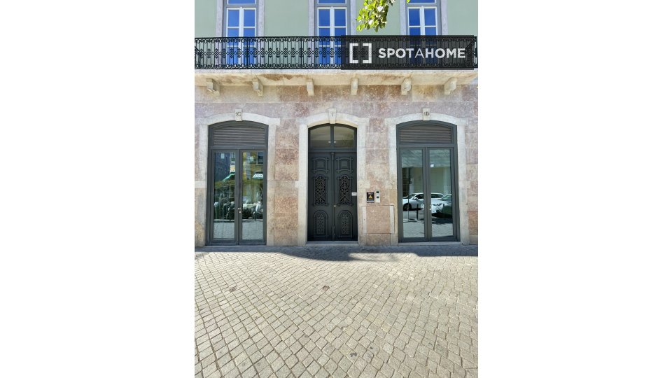 Apartment Lisbon, 2 beds, 136m² — photo 13
