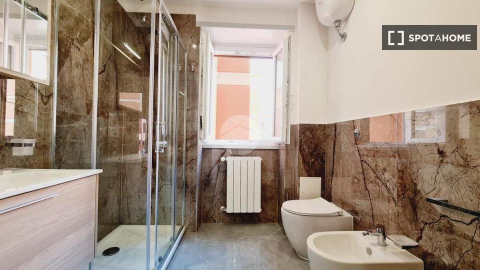Double room Rome, 3 beds, 86m² — photo 3