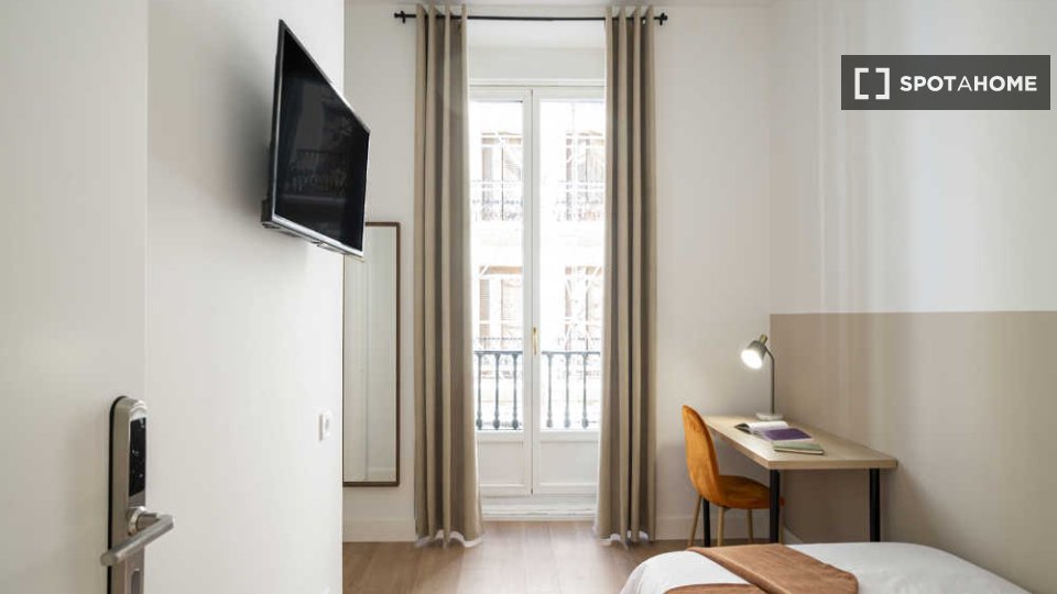 Double room Madrid, 16 beds — photo 36