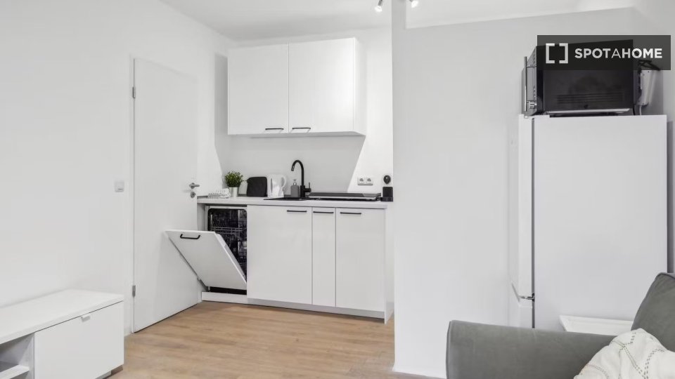 Apartment Hamburg, 1 bed, 36m² — photo 2
