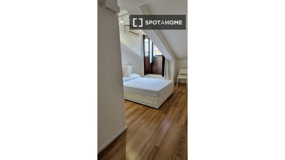 Apartment Turin, 1 bed, 34m² — photo 2