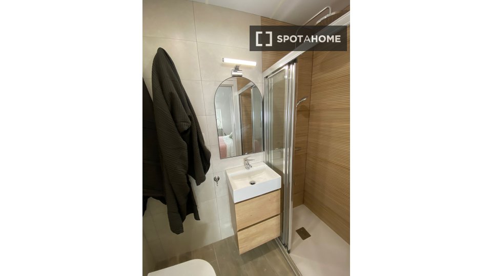 Double room Madrid, 9 beds — photo 16