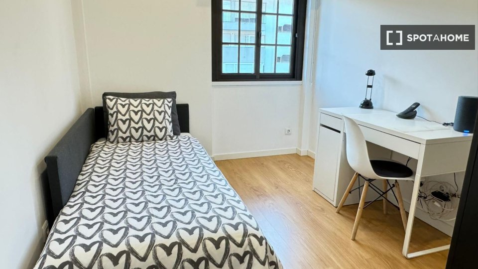 Double room Lisbon, 4 beds — photo 14