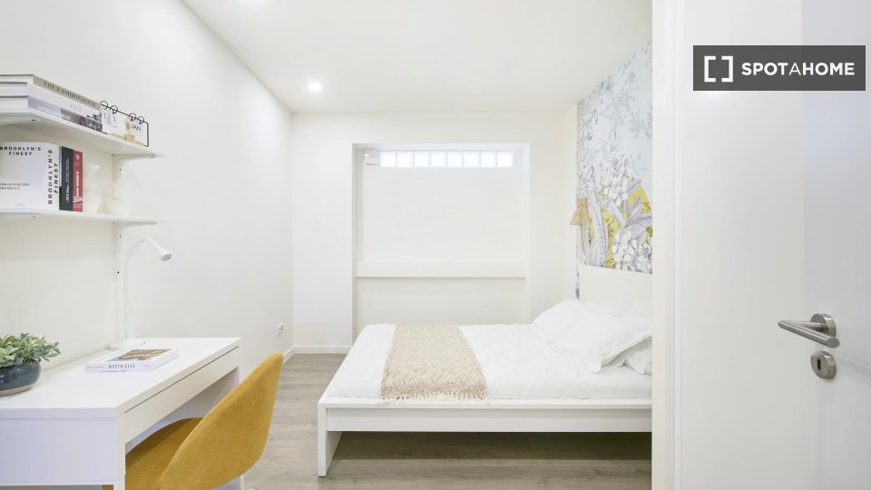 Double room Lisbon, 4 beds — photo 11