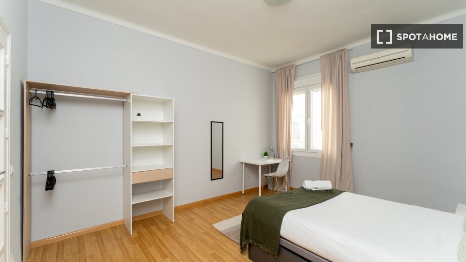 Double room Madrid, 5 beds — photo 20