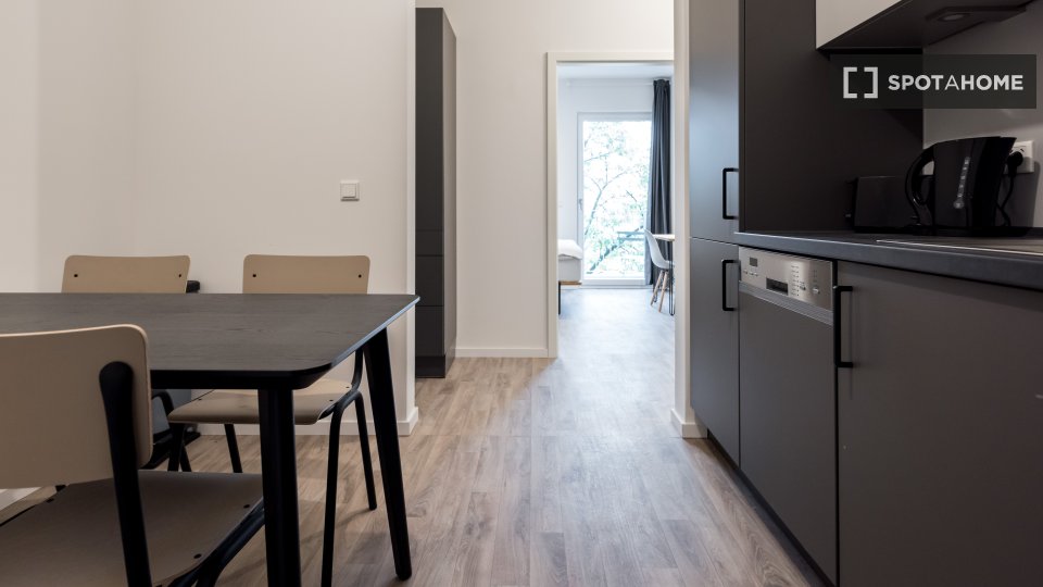 Double room Berlin, 4 beds, 76m² — photo 5